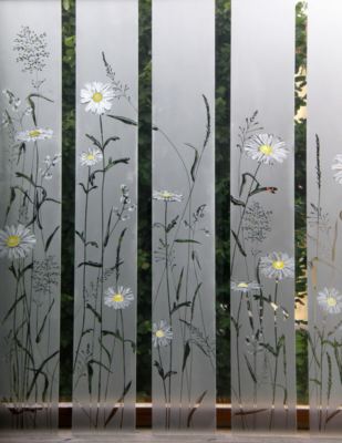 Glasmalerei Sattler - Absturzsicherung &amp;amp; Trennwand aus Glas - Detail der Gestaltung mit dem Blumenmotiv
